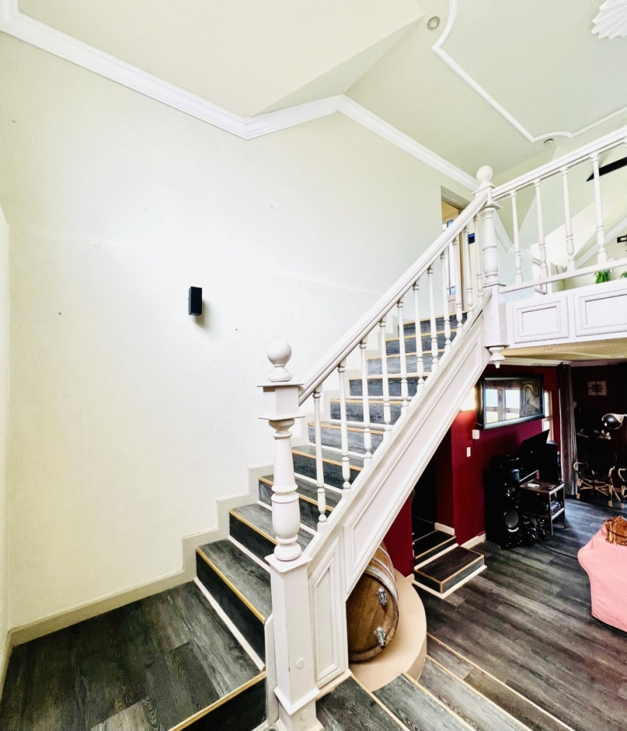 6 Bedroom Property for Sale in Herolds Bay Western Cape